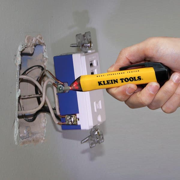 Klein Tools - Electrical Test Kit with 600V AC/DC Multimeter, Non Contact Volt Tester, and Receptacle Tester