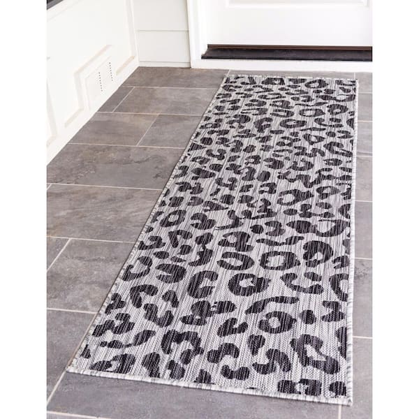 Black Leopard Outdoor 2 ft. x 6 ft. Runner Rug
