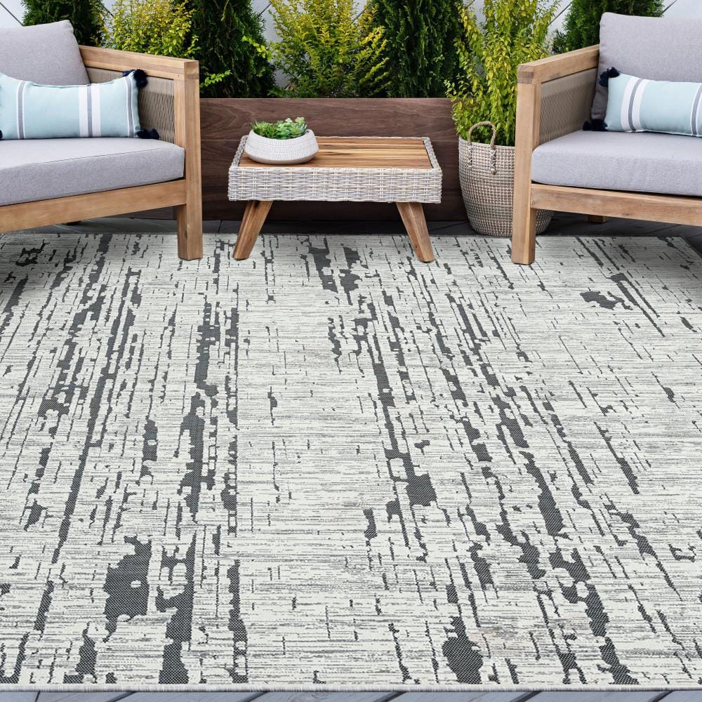 Contemporary Black Stripe Polypropylene 5'3" x 7'3" Outdoor Rug