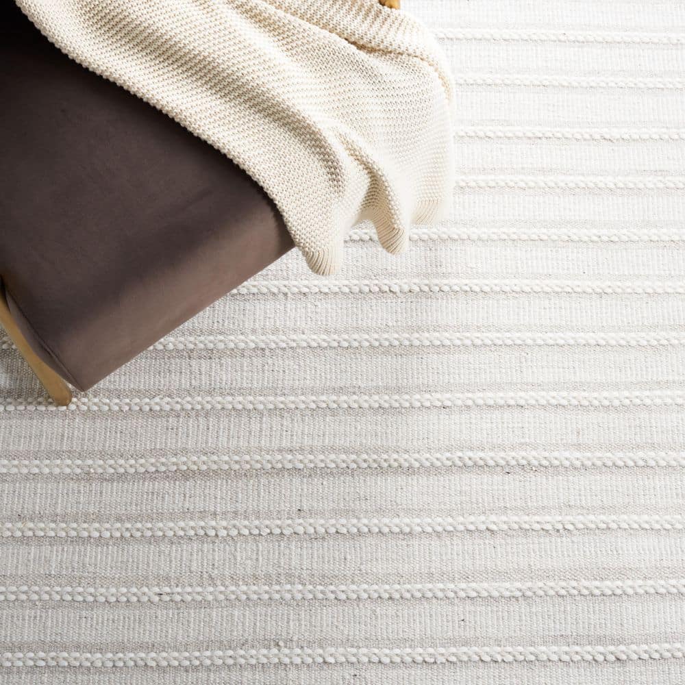 Light Grey and Ivory Flat Woven Wool Area Rug, 6' x 9'