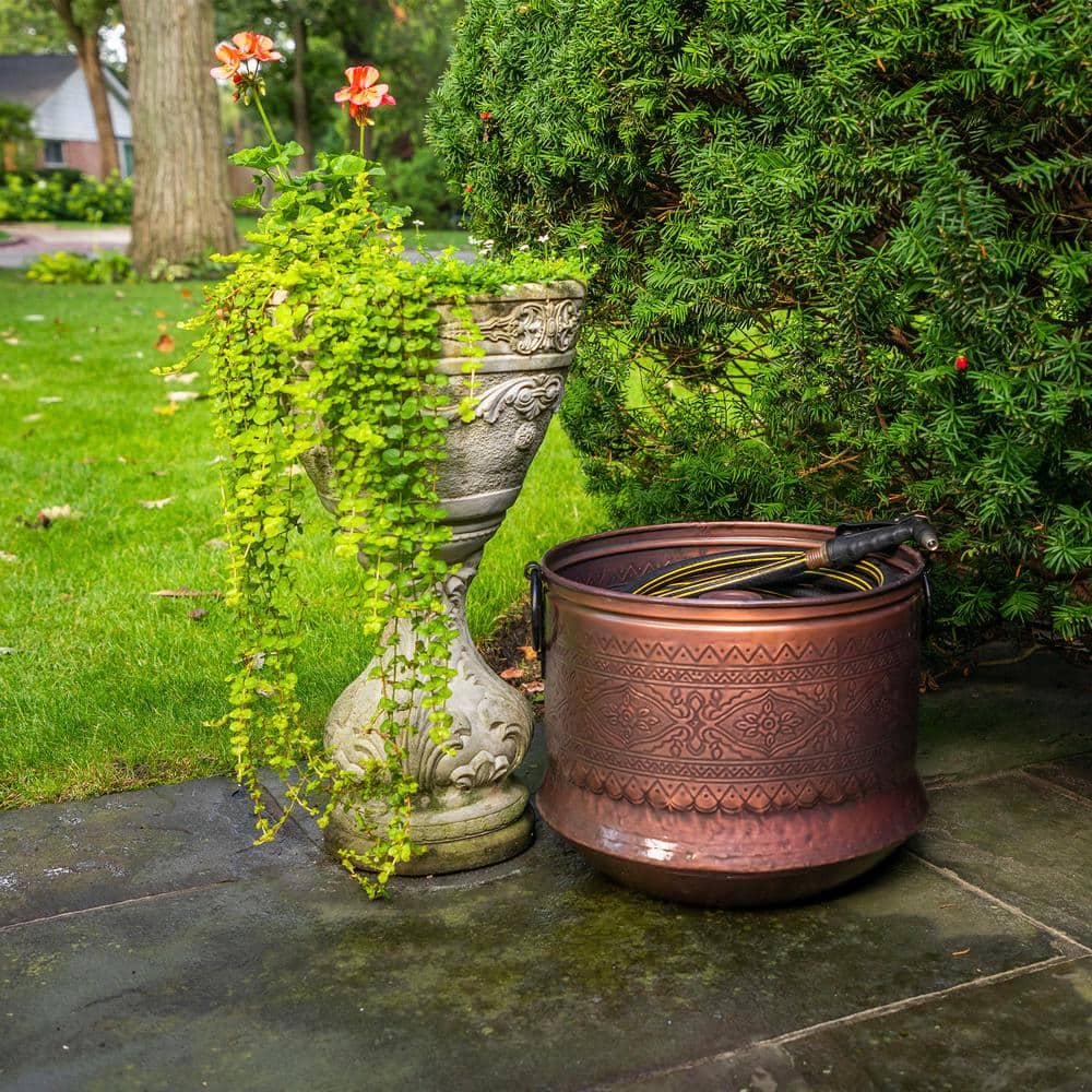 Antique Bronze Embossed Metal Hose Holder with Drain Holes