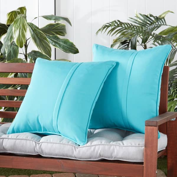 https://images.thdstatic.com/productImages/6ab963f0-3eef-4068-93b6-b431e7dd4a15/svn/greendale-home-fashions-outdoor-throw-pillows-sp4803s2-aruba-c3_600.jpg