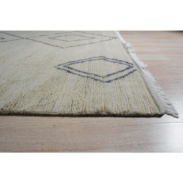 Hand-Knotted Wool Moroccan Rug, Ivory : Luxurious and Stylish Area Rug for Elevating the Comfort an, Area Rug