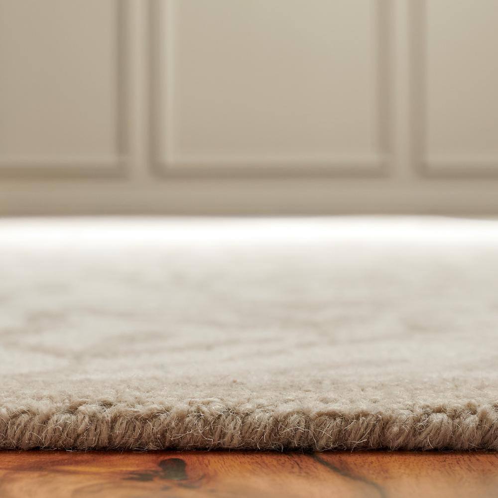 Ivory and Beige Floral Handmade Wool 4' x 6' Area Rug