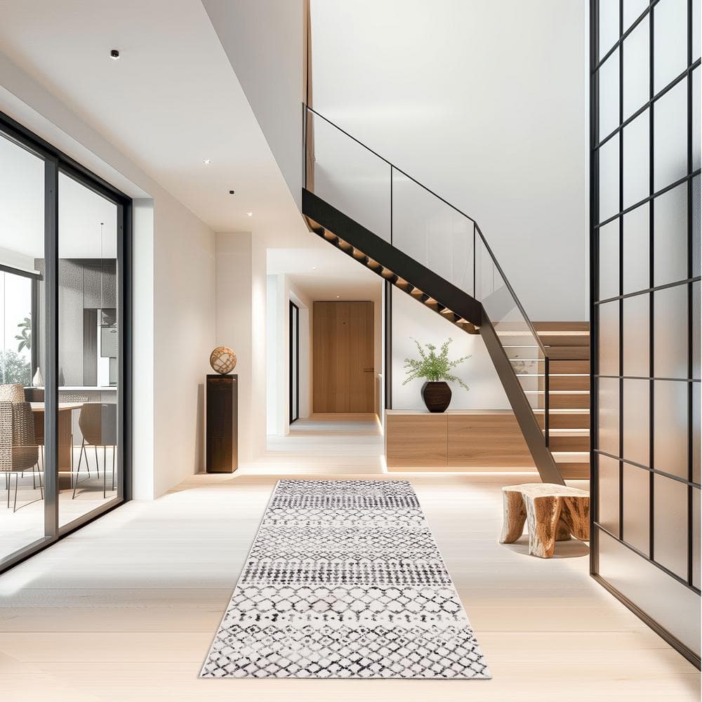 Reversible Gray Geometric Moroccan Synthetic Area Rug, 8' x 10'