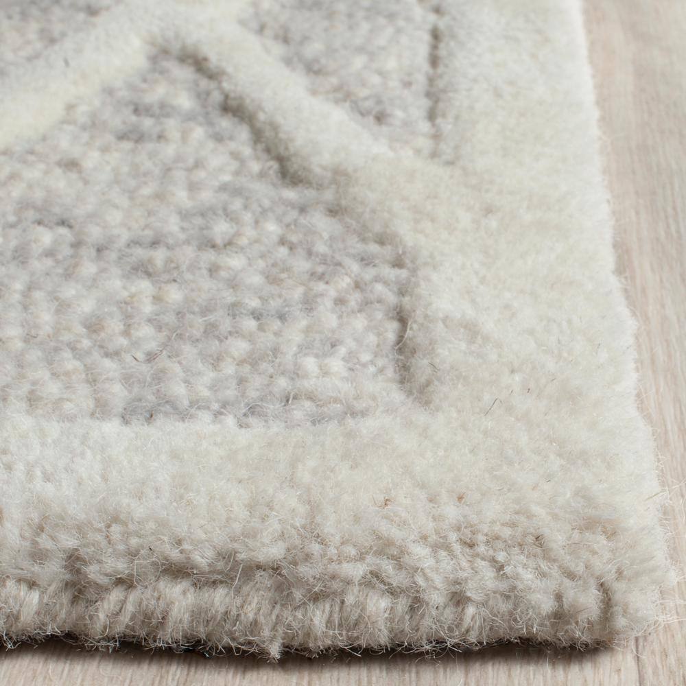 Elegant Grey Ivory Wool Tufted Rectangular Accent Rug