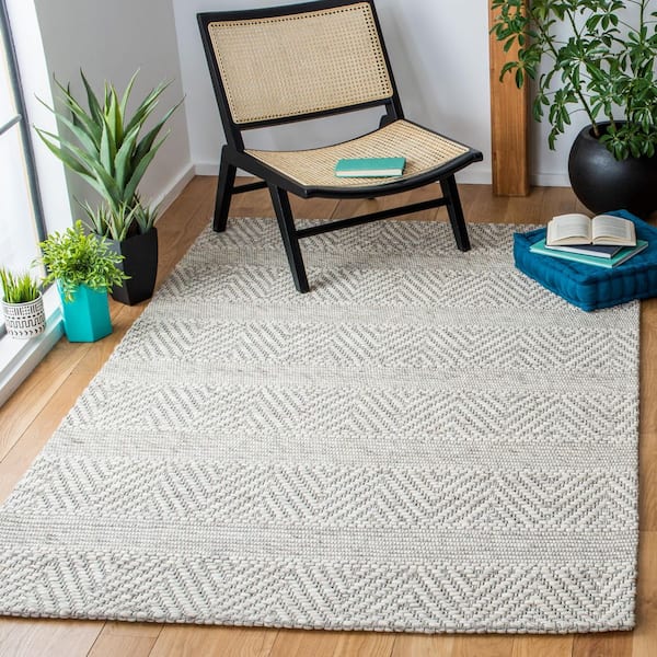 Marbella Beige/Light Gray 4 ft. x 6 ft. Chevron Striped Area Rug
