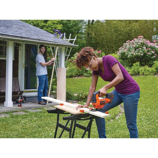 BLACK+DECKER 20V MAX Lithium-Ion Cordless Jigsaw with (1) 20V 1.5Ahr  Battery and Charger BDCJS20C - The Home Depot