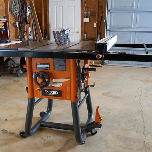 Ridgid 10 In Contractor Table Saw With