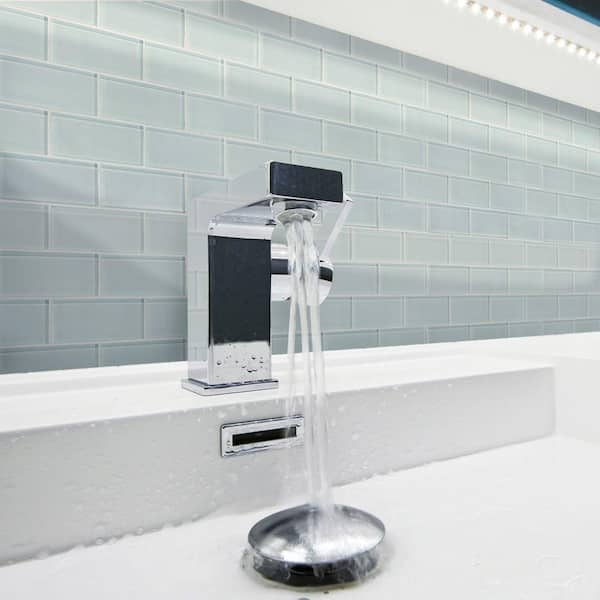 Siberian Gloss Green 11.625 in. x 11.625 in. Interlocking Gloss Glass Mosaic Tile (0.938 sq. ft./Each)