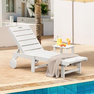 Heli Recycled White Patio Lounge Chair Plastic Stackable Outdoor Chaise Lounge Chair With Table