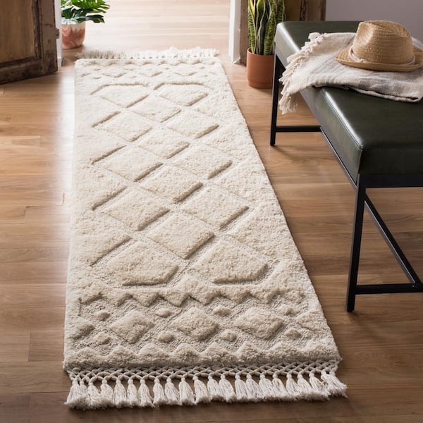 Casablanca 2 ft. x 6 ft. Ivory Geometric Runner Rug