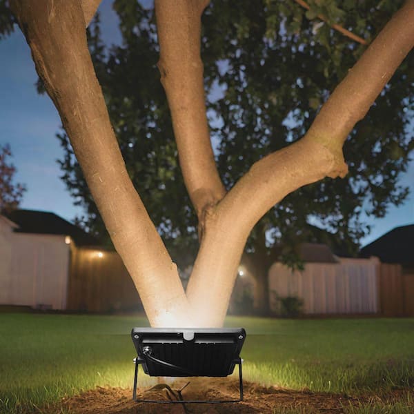 J&H LED 1050-Watt Equivalent Integrated Black Outdoor LED Flood