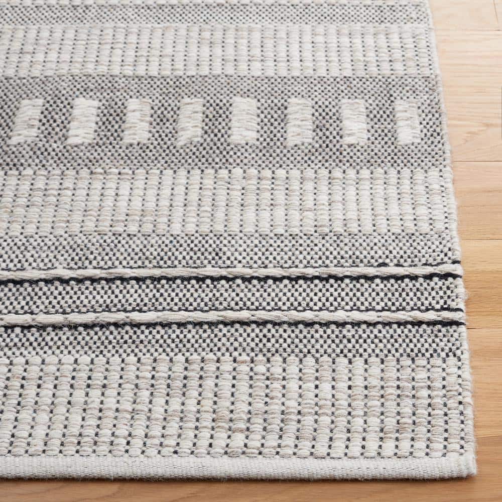 Handmade Natura Wool Area Rug - 3' x 5', Black and Grey