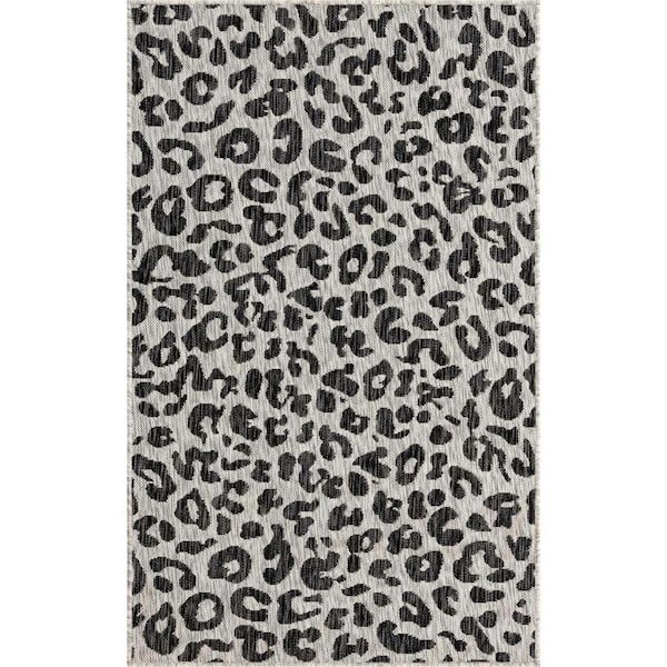 Unique Loom Light Gray 3 ft. 3 in. x 5 ft. 3 in. Outdoor Safari Leopard