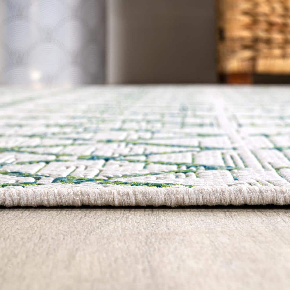 Boho-Chic Green/Ivory Synthetic 5' Round Geometric Outdoor Rug