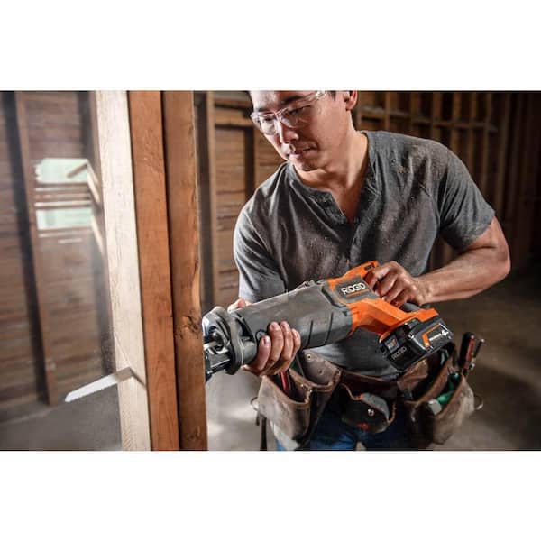 RIDGID - 18V MAX Output Starter Kit with (2) 4.0 Ah Batteries and Charger