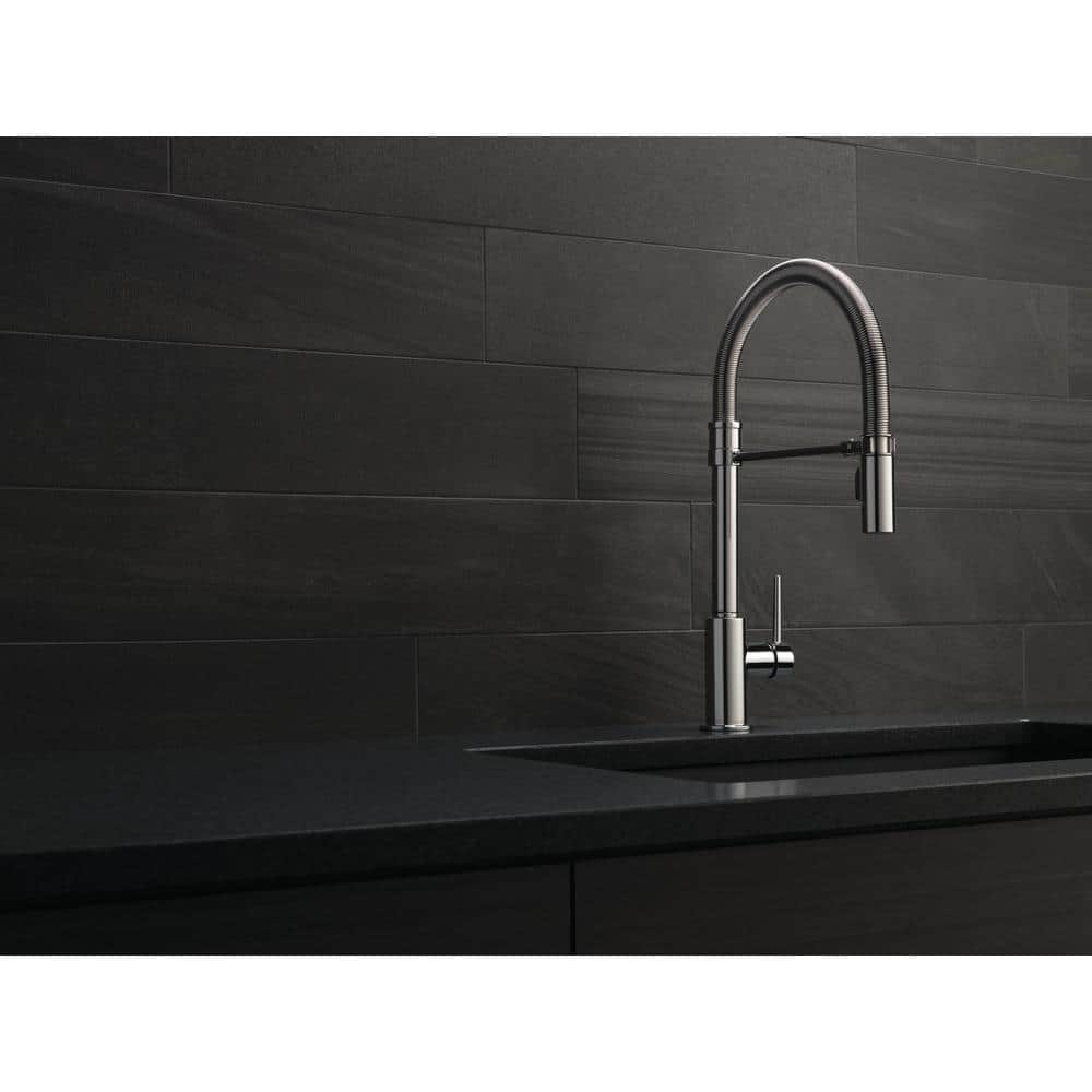 Sleek Chrome Pull-Down Kitchen Faucet with Magnetic Docking