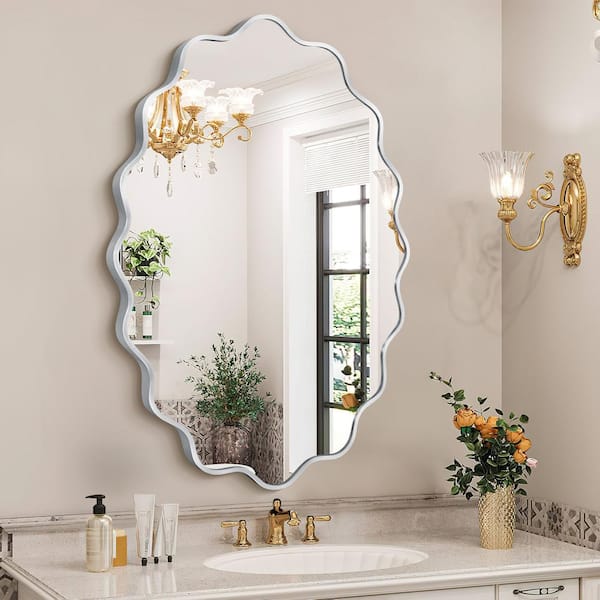 Hochwertiges 24 in. W x 36 in. H Oval Silver Aluminum Alloy Framed Scalloped Wavy Wall Mirror