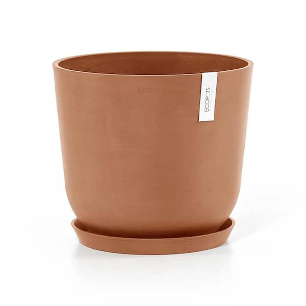 O ECOPOTS BY TPC Oslo 14 in. Terracota Premium Sustainable Composite Plastic Planter (with Saucer)