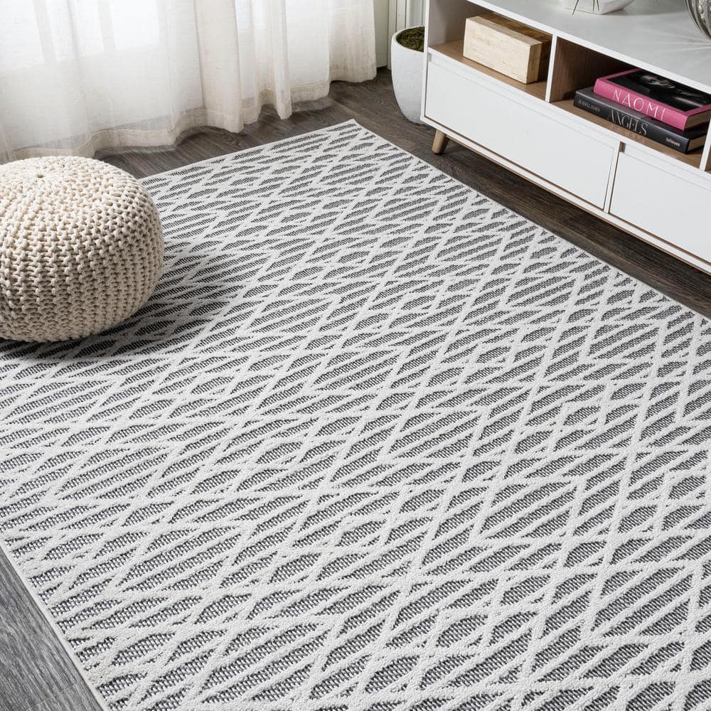 Elegant Ivory Diamond 4' x 6' Synthetic Reversible Area Rug