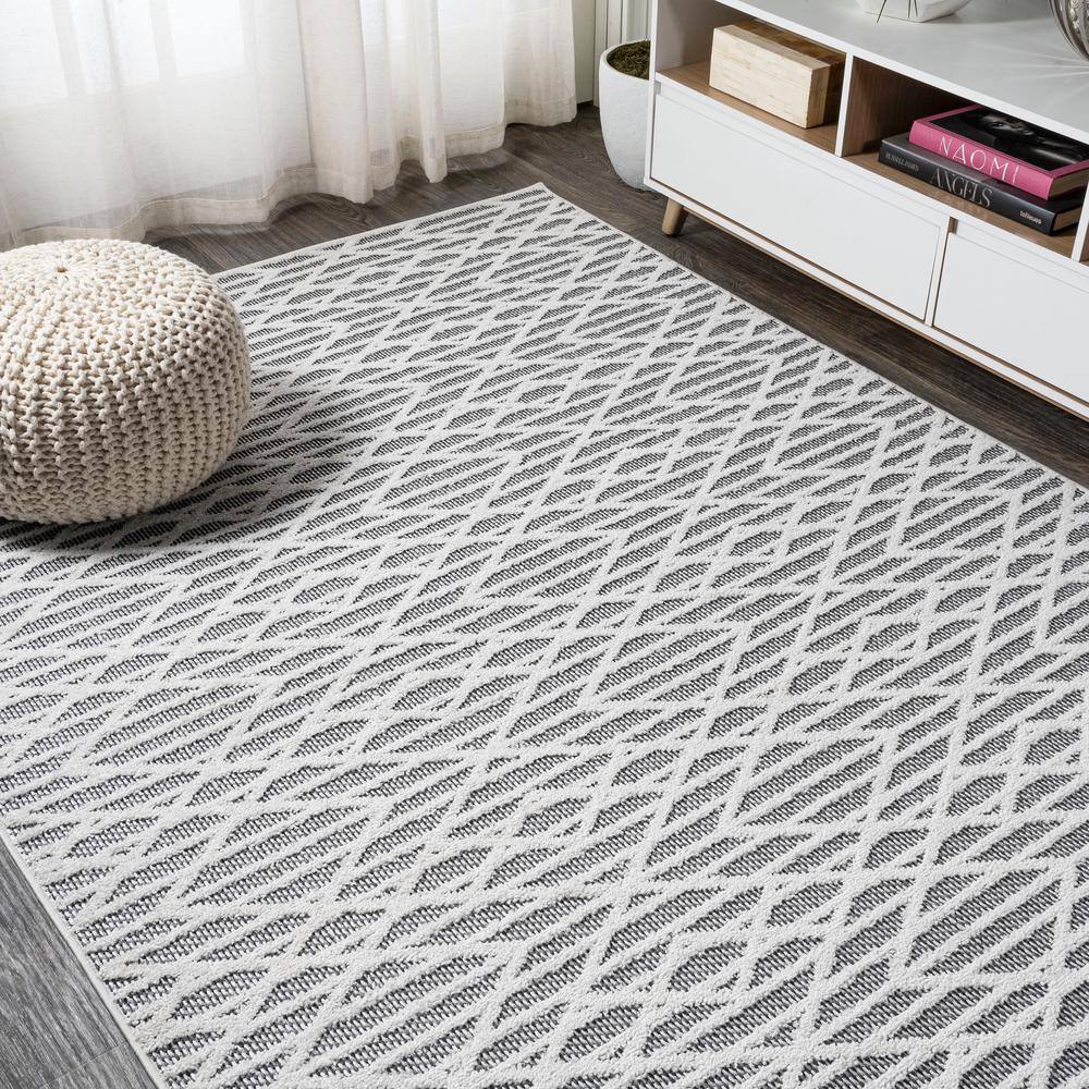 Ivory Diamond Easy-Care Synthetic 8' x 10' Indoor/Outdoor Rug