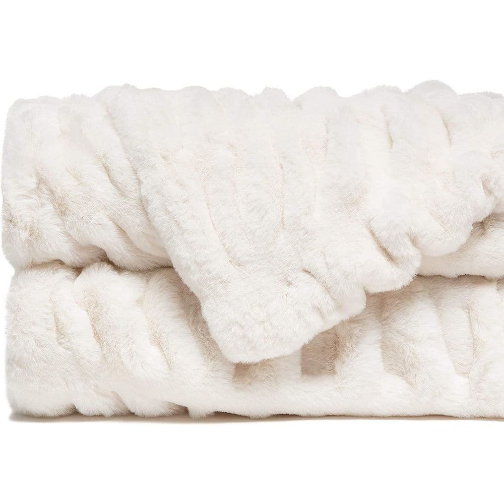 Chanasya Ruched Royal Faux Fur Throw Blanket - Fuzzy Plush Elegant Blanket for Sofa Chair Couch and Bed with Reversible Velvet Blanket (50x65 Inches) Cloud