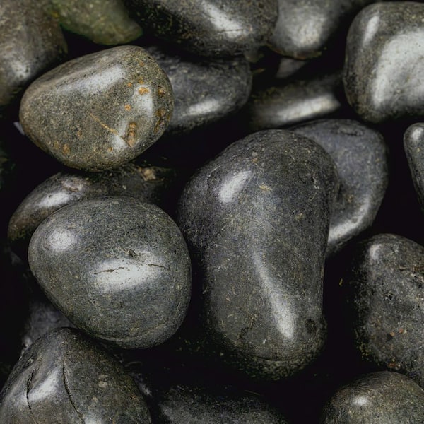 Polished Black 0.5 cu. ft . per Bag (0.75 in. to 1.25 in. Bagged Landscape Pebbles (55 Bags/22.5 cu. ft./Pallet)