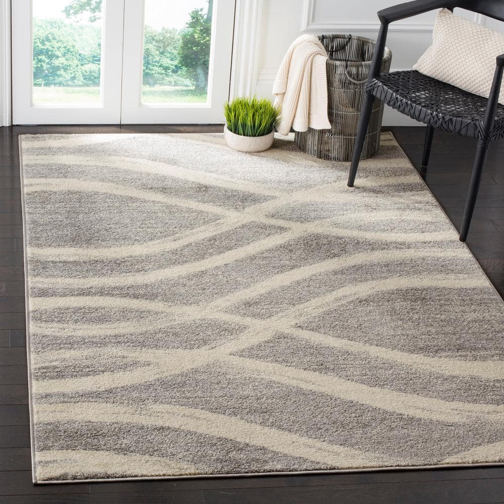 Chic Grey/Cream Synthetic 6' x 9' Easy-Care Rectangular Rug
