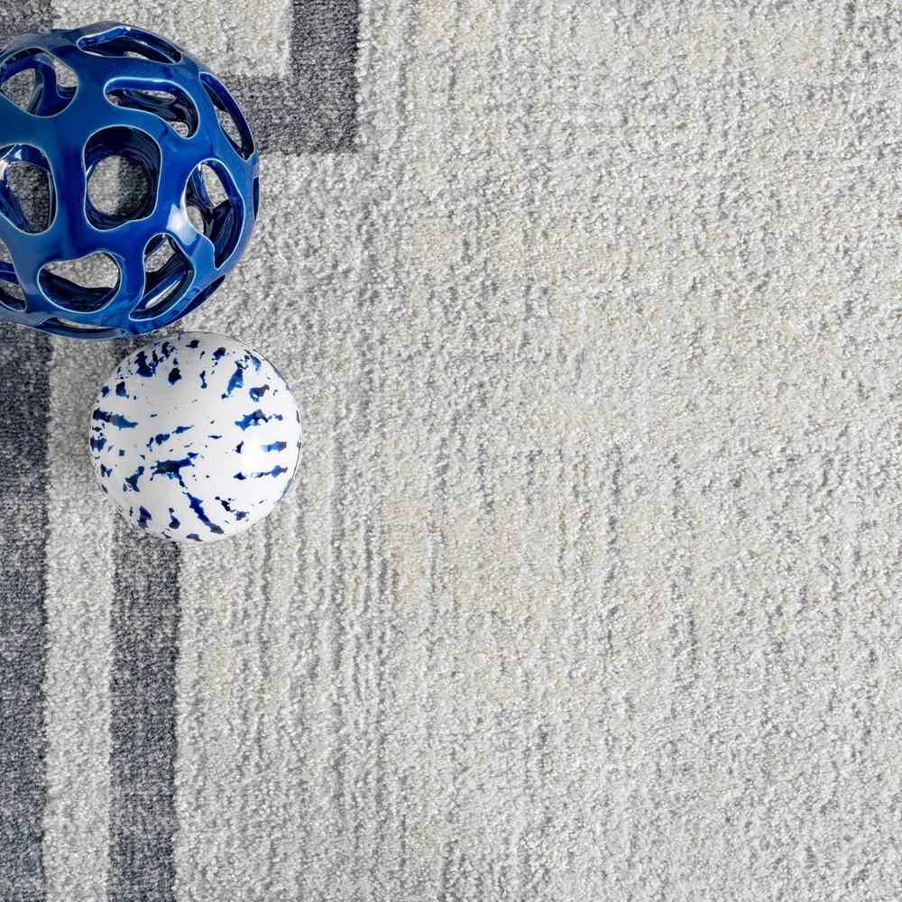 Gray Rectangular Reversible Synthetic Area Rug 5' x 7'