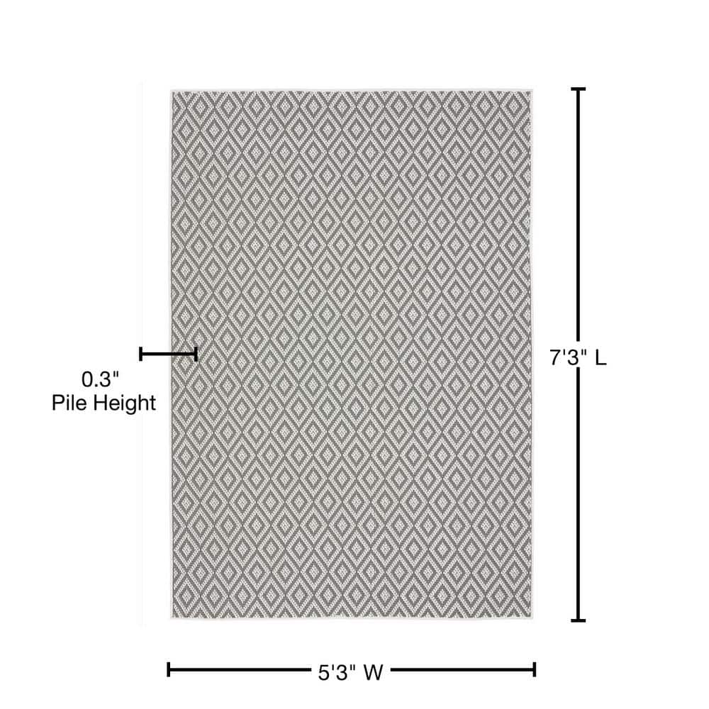 Gray and Cream 5'3" x 7'3" Synthetic Diamond Pattern Indoor/Outdoor Rug