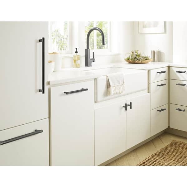 Bronx 8 in. (203mm) Modern Gunmetal Bar Cabinet Pull