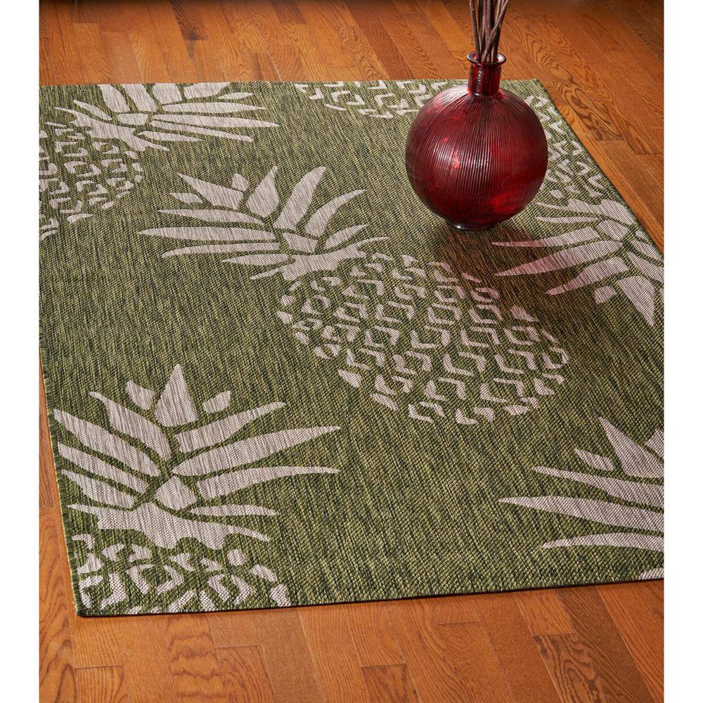 Tropical Pineapple Essence Indoor/Outdoor Synthetic Rug, 7'9" x 9'9", Green