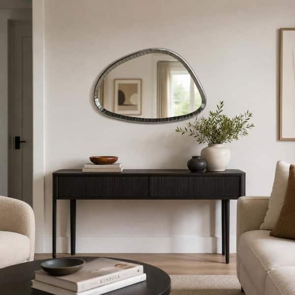 Liv & Skye Silver 24 in. x 16 in. Novelty Metal Mirror HD20945-02