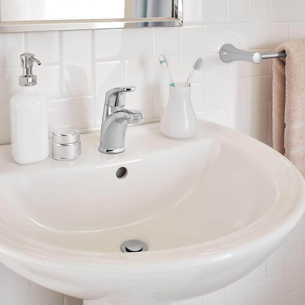 Polished Chrome Single-Handle Bathroom Faucet with Metal Drain