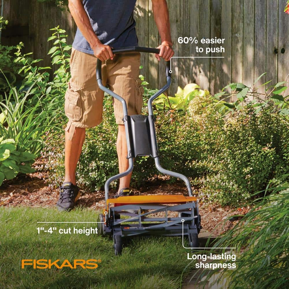 Fiskars Brandclub StaySharp 18 in. Cut Manual Push Non Electric Walk Behind Reel Mower