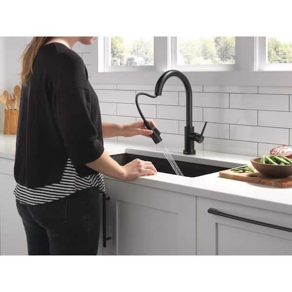 Trinsic Single-Handle Pull-Down Sprayer Kitchen Faucet with Touch2O Technology in Matte Black