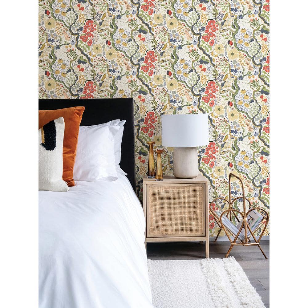 Ann Garden Floral Vines Non-Woven Wallpaper - White and Green