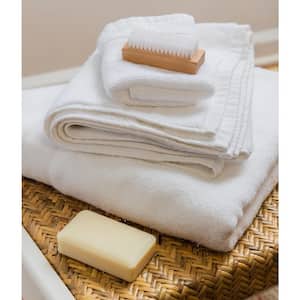 https://images.thdstatic.com/productImages/6d7de3bf-695e-4889-ba91-b5d7710647a8/svn/white-cb-station-bath-towels-6622set-64_300.jpg