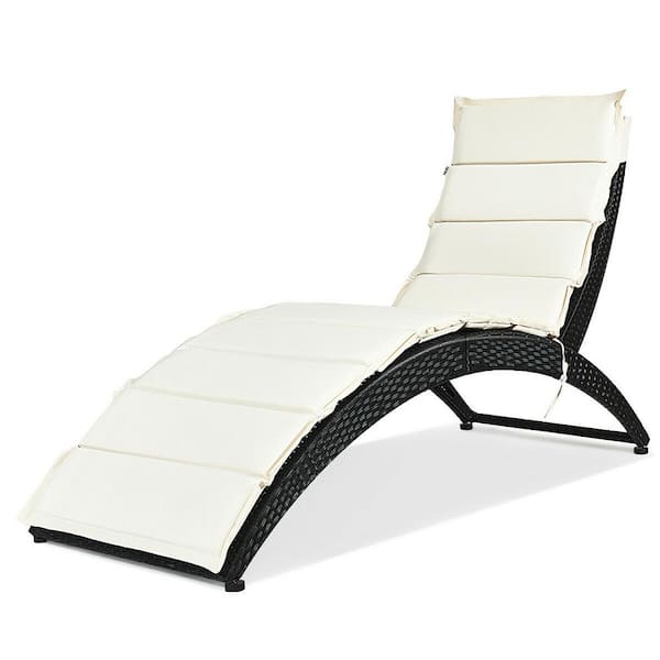 SUNRINX Wicker Outdoor Chaise Lounge with Beige Cushions