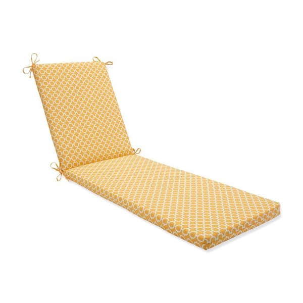 Pillow Perfect 23 x 30 Outdoor Chaise Lounge Cushion in Yellow/White Hockely