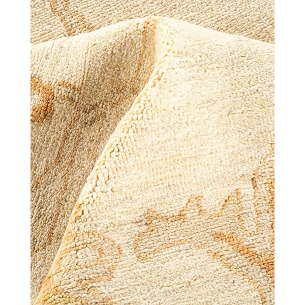 Eclectic Ivory 12 x 18 Floral Wool Indoor Area Rug