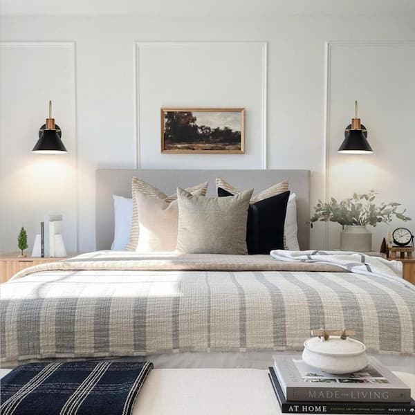 6.89 in. 1 Light Matte Black Industrial Wall Sconce Vanity Light Gooseneck Barn Wall Lamp with Hammered Metal Shade