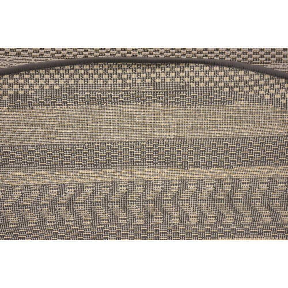 Gray Striped Synthetic 6' Round Outdoor Rug - Easy Care & Stain-resistant