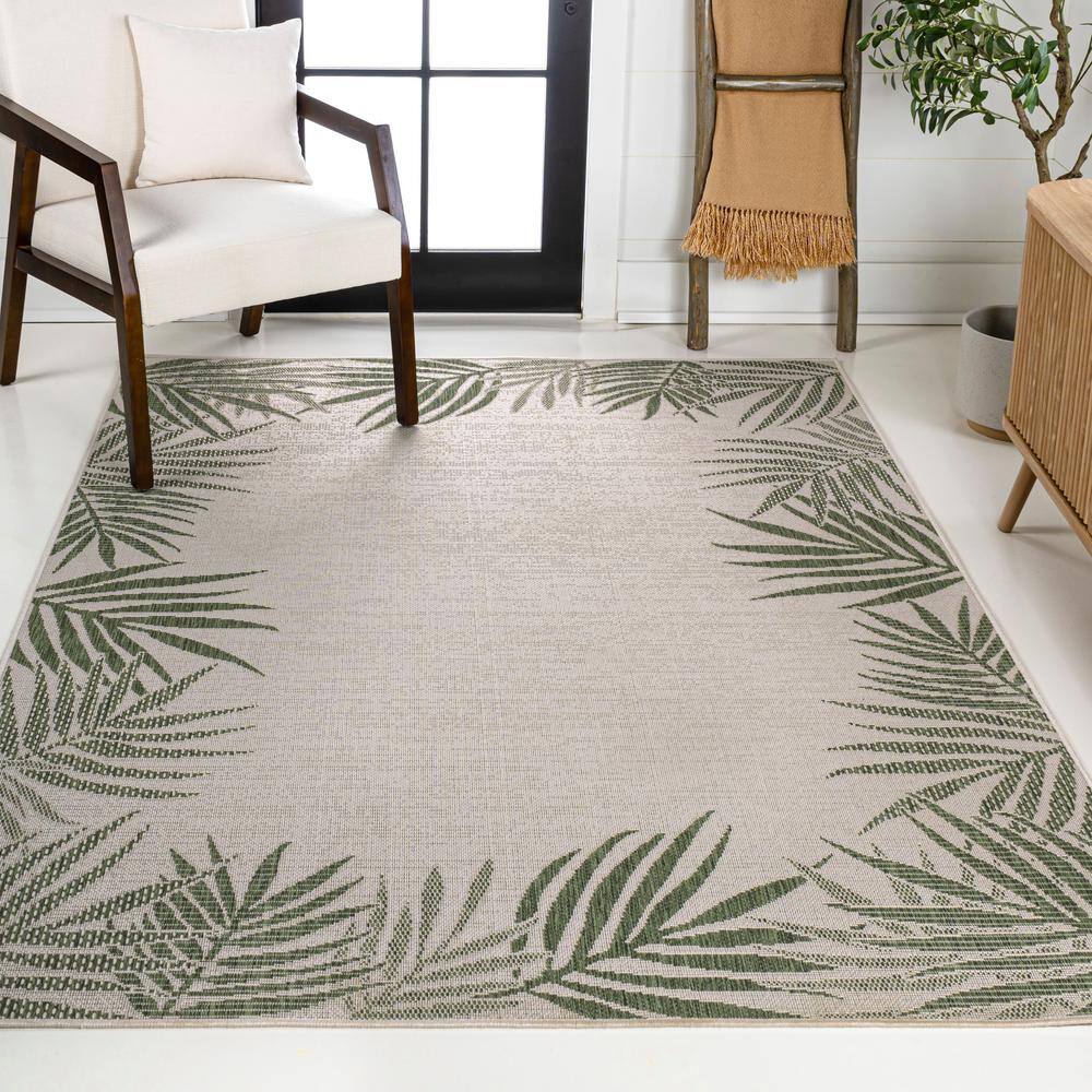 Isla Green and Cream Synthetic 4' x 6' Indoor/Outdoor Area Rug