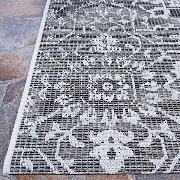 Grey-Ivory 2' x 3'7 Couristan Monte Carlo Palmette Area rug