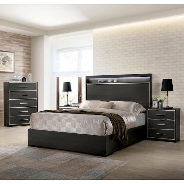 Furniture of America Magda 3-Piece Warm Gray King Wood Bedroom Set with Nightstand and Chest