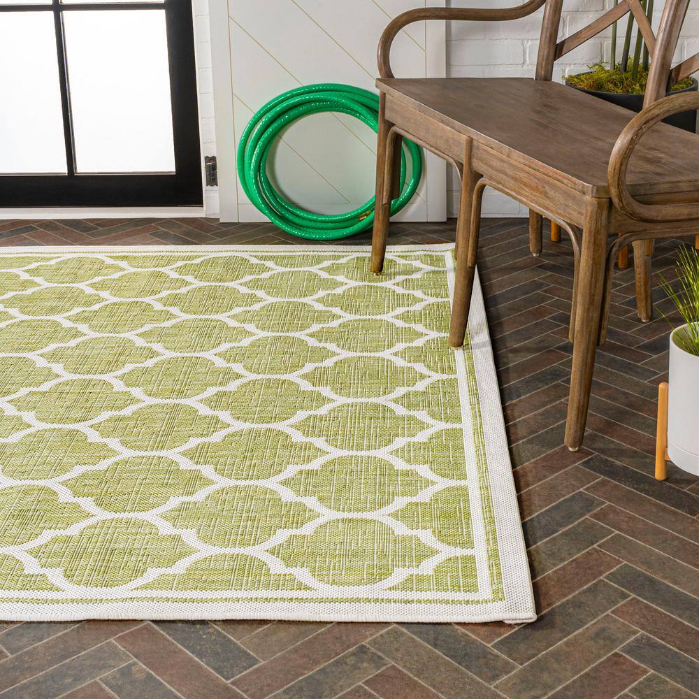 Green and Cream Trellis Flat Woven Indoor/Outdoor Rug, 4' x 6'