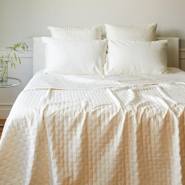 BEDVOYAGE Luxury 100% Viscose from Bamboo Quilted Coverlet, Queen - Ivory
