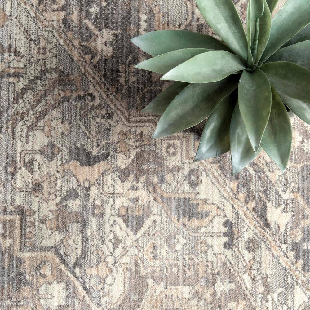 Elegant Silver Medallion 4' x 6' Oval Synthetic Area Rug